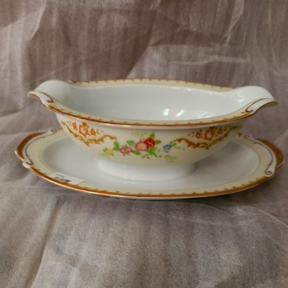 Vintage Noritake Gravy Boat with‎ attached underplate